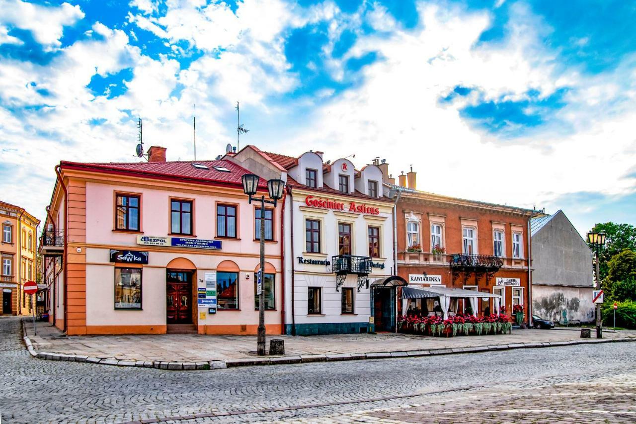 Bed and Breakfast Gosciniec Asticus Ярослав Экстерьер фото