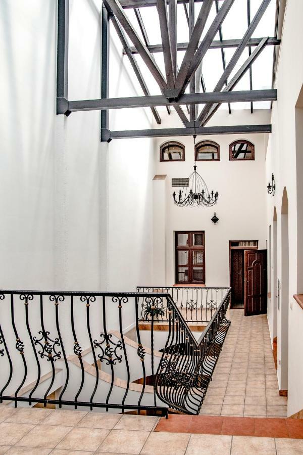 Bed and Breakfast Gosciniec Asticus Ярослав Экстерьер фото